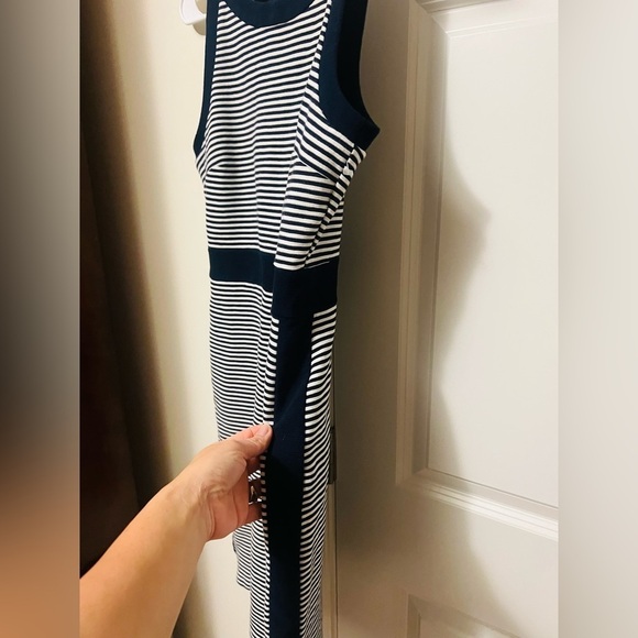 Ann Taylor size 8 white and navy striped dress with stretch.  Great condition! - Picture 7 of 8
